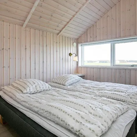 10 Person In Harbo Re Holiday home